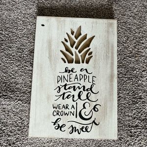 Pineapple wall decor